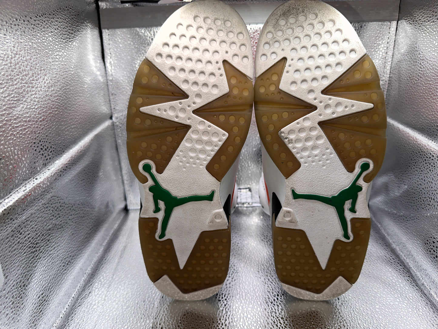 Jordan 6 Retro
Gatorade Like Mike White | size 8