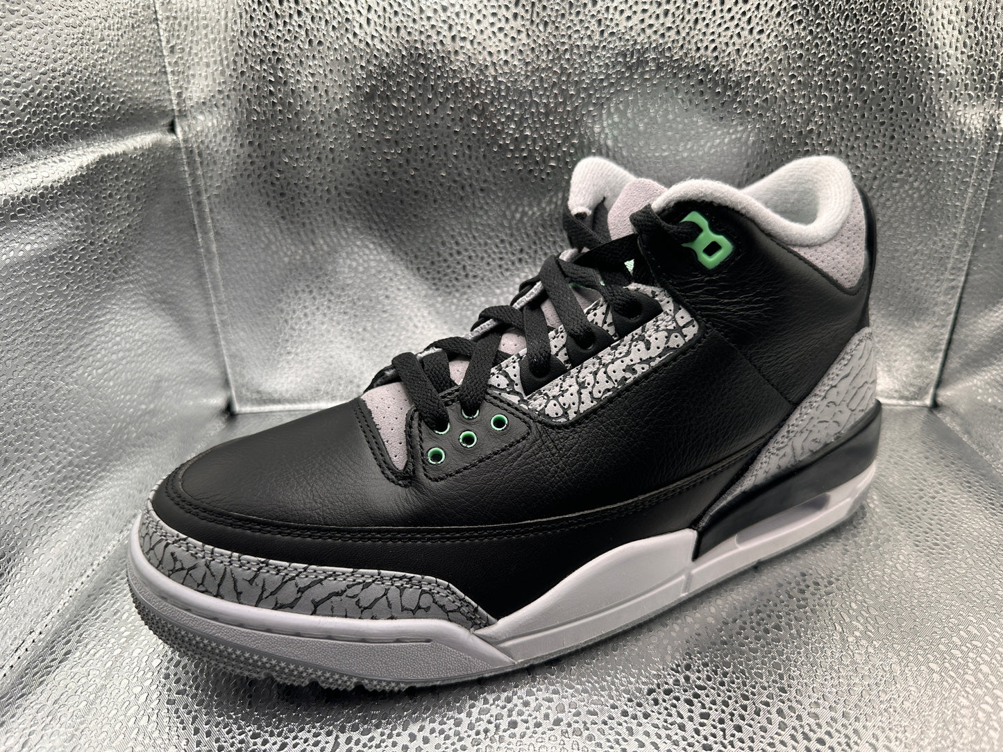 Jordan 3 Retro
Green Glow | size 9