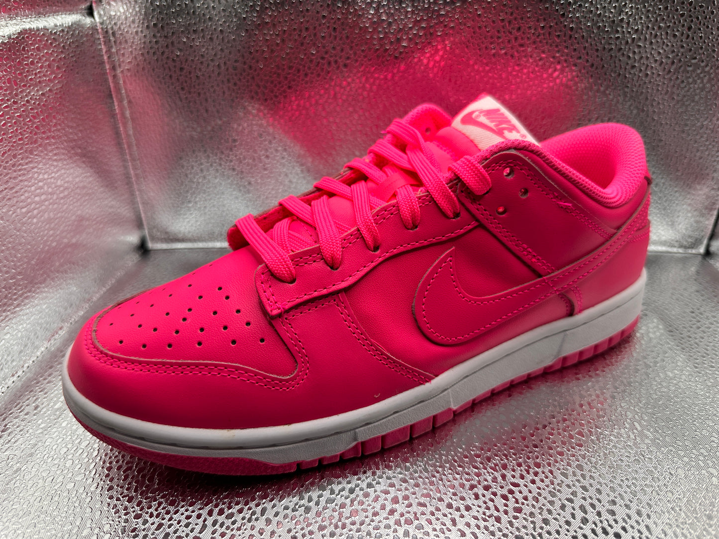 Nike Dunk Low
Hyper Pink | size 7