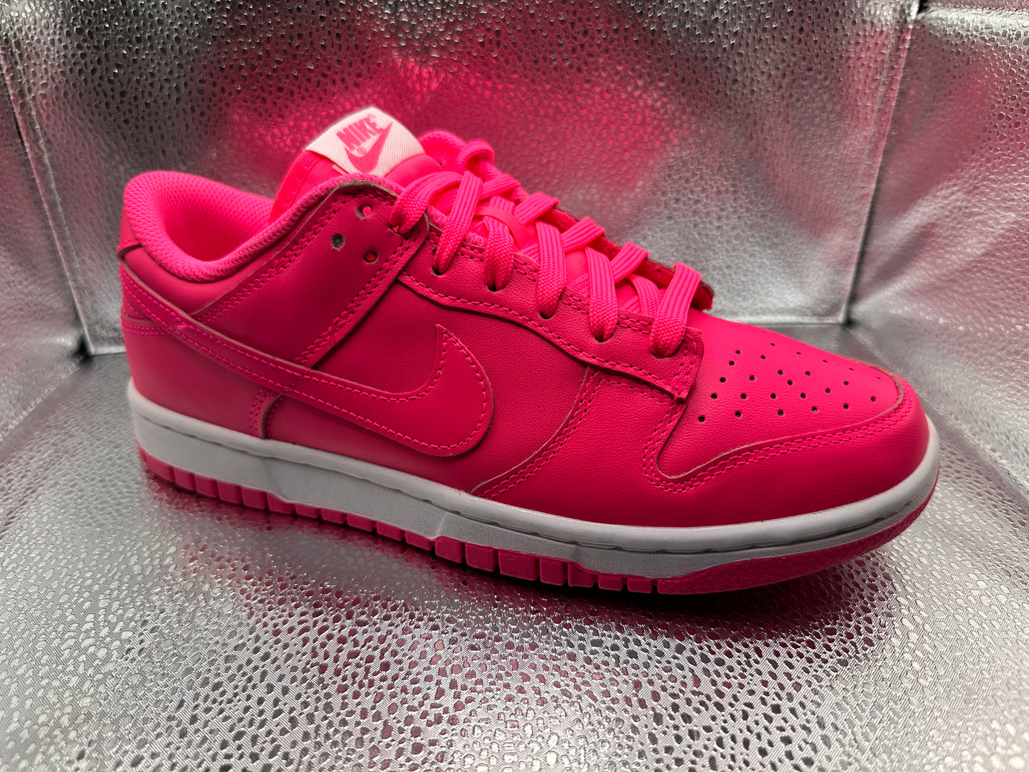 Nike Dunk Low
Hyper Pink | size 7