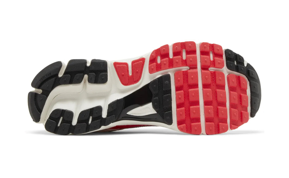 Nike Zoom Vomero 5
Siren Red M8